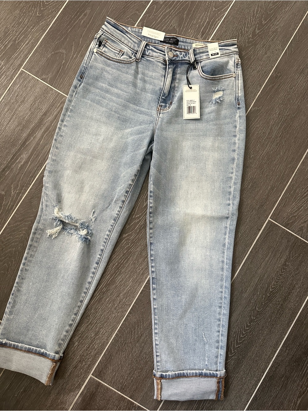 NWT Judy Blue Women's Mid-Rise Boyfriend Distressed Jeans 7/28 - Picture 2 of 4